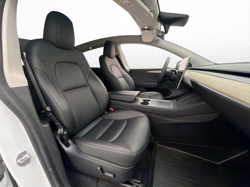 Tesla Model Y bild 28