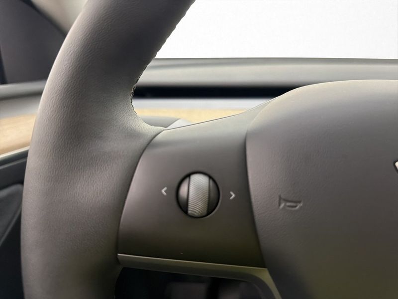 Tesla Model Y bild 17