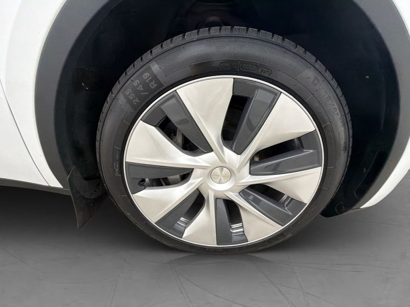 Tesla Model Y bild 33