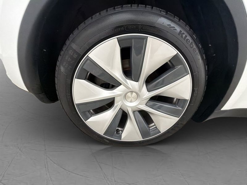 Tesla Model Y bild 32