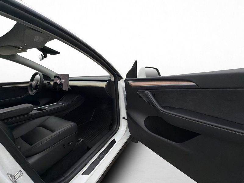 Tesla Model Y bild 29