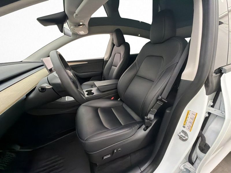 Tesla Model Y bild 14