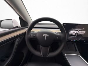 Tesla Model Y bild 16
