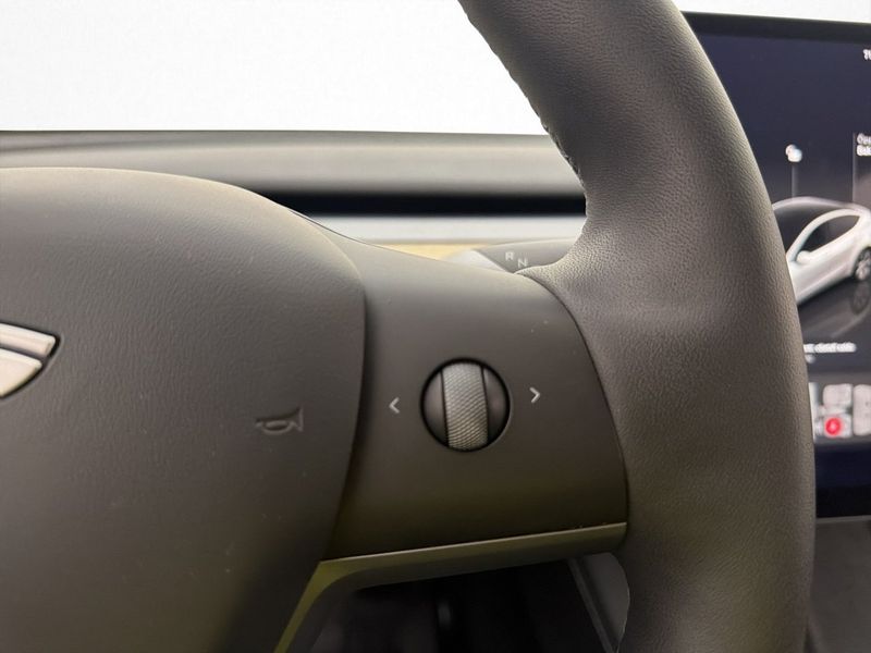 Tesla Model Y bild 18