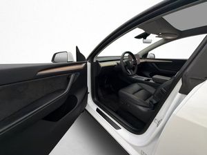 Tesla Model Y bild 13