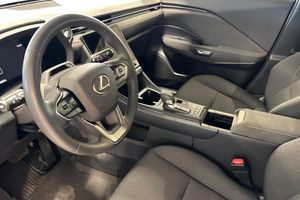 Lexus LBX bild 7