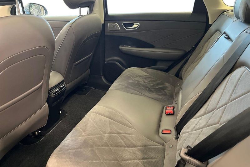 MG S6 EV bild 23