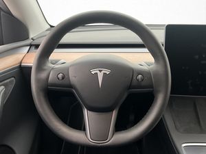 Tesla Model Y bild 13
