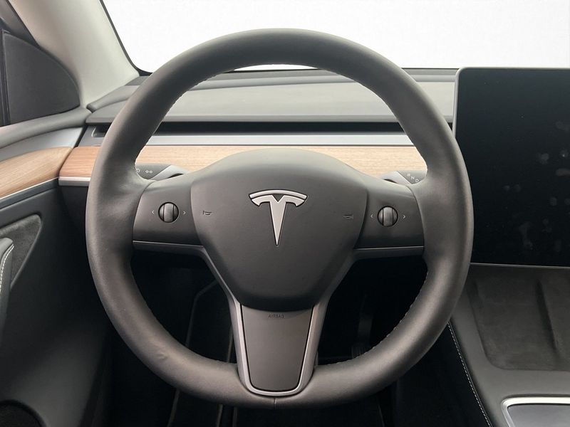 Tesla Model Y bild 13