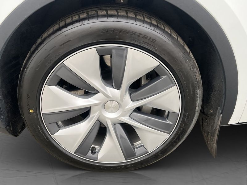 Tesla Model Y bild 33
