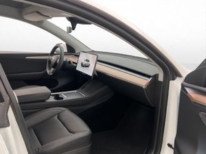 Tesla Model Y bild 26