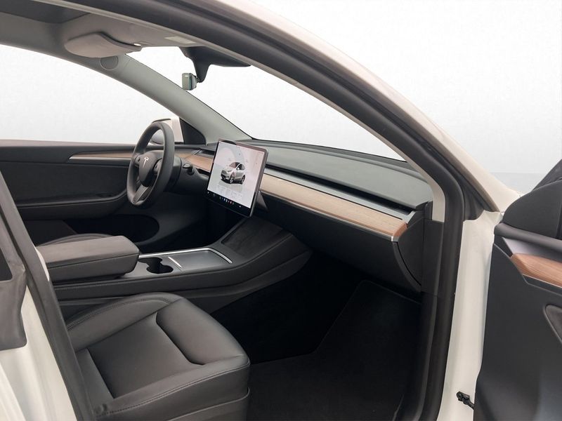 Tesla Model Y bild 26