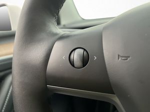 Tesla Model Y bild 14