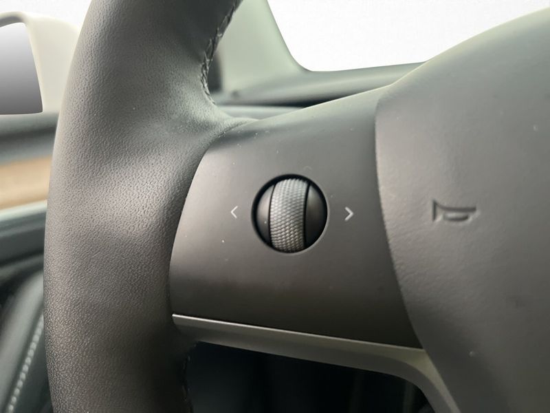 Tesla Model Y bild 14