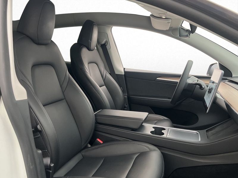 Tesla Model Y bild 25