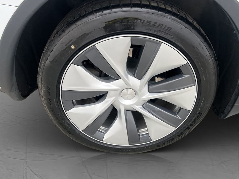 Tesla Model Y bild 31