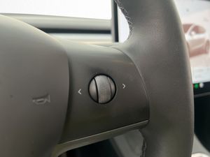 Tesla Model Y bild 15