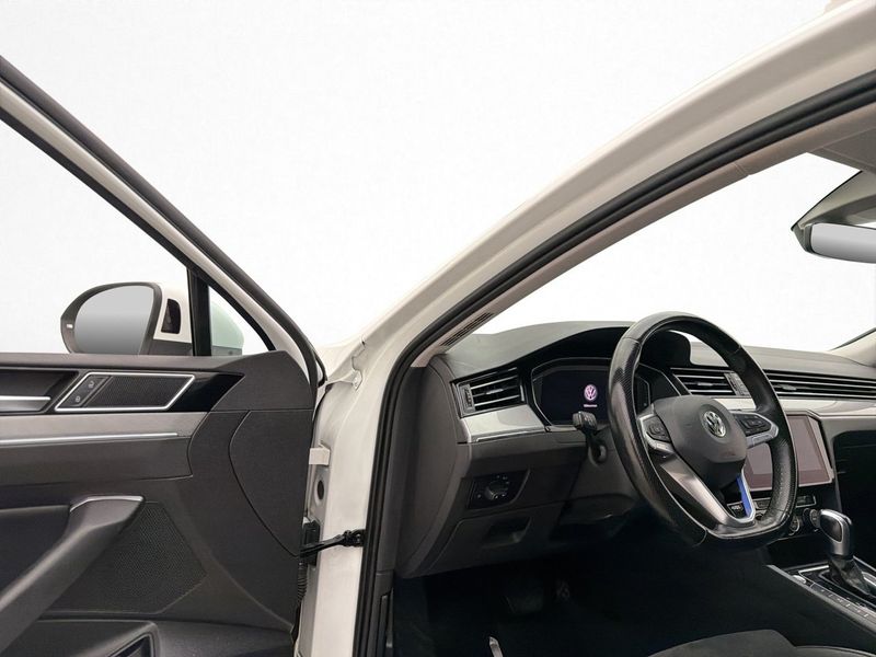 Volkswagen Passat bild 10