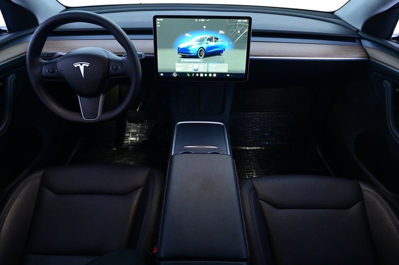 Tesla Model Y bild 6