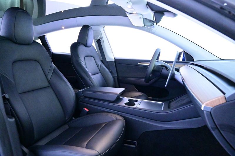 Tesla Model Y bild 12