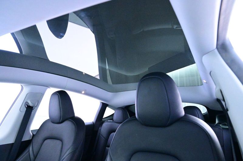 Tesla Model Y bild 24