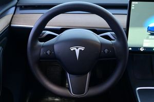 Tesla Model Y bild 7