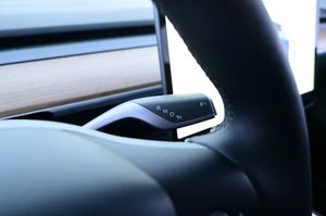 Tesla Model Y bild 8
