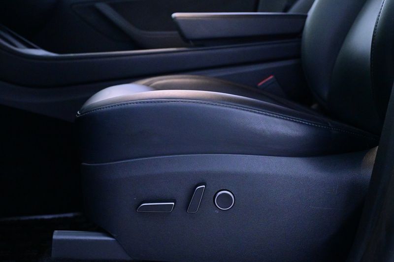 Tesla Model Y bild 11