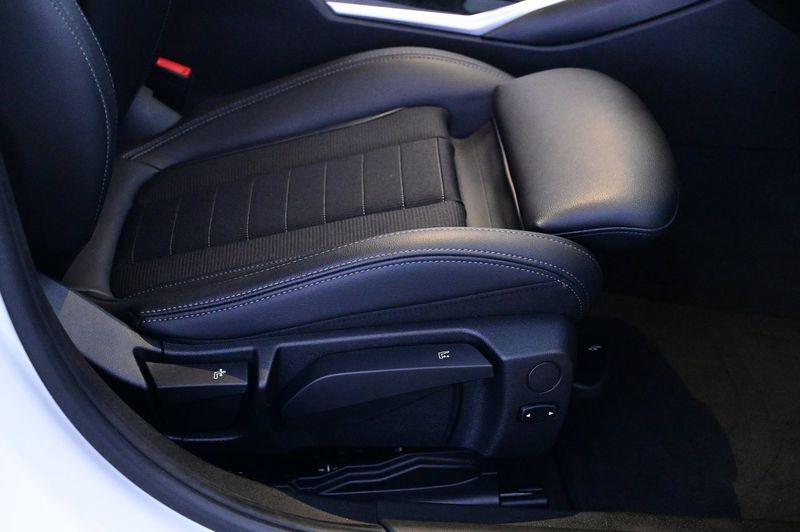 BMW 330 bild 13