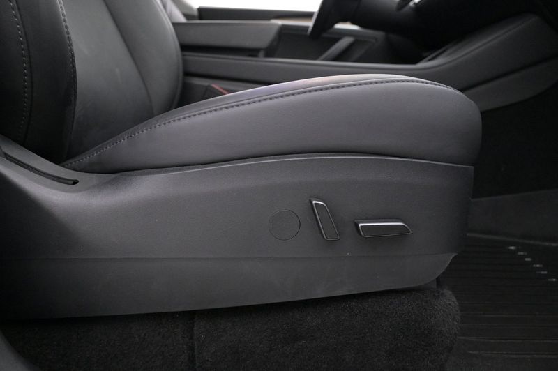 Tesla Model Y bild 13