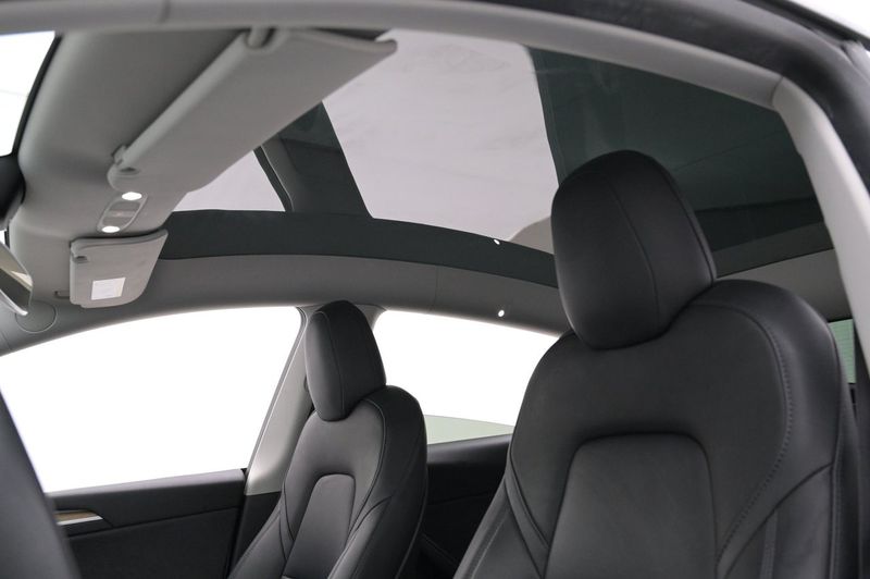 Tesla Model Y bild 24