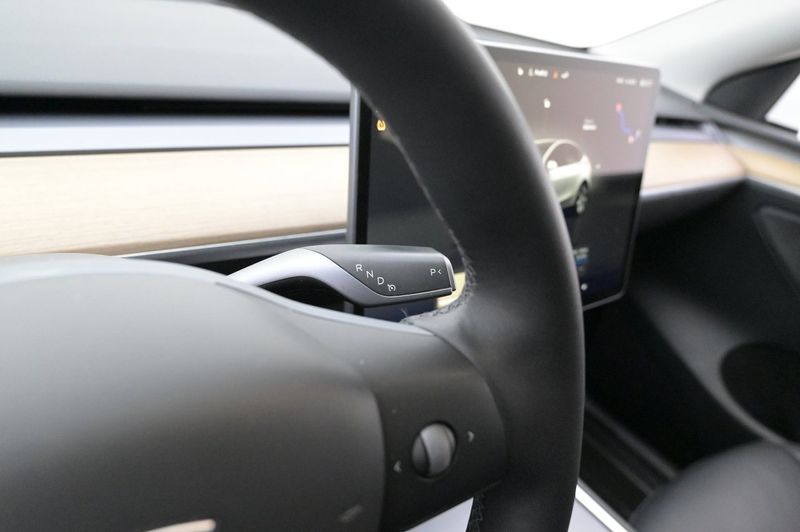 Tesla Model Y bild 8