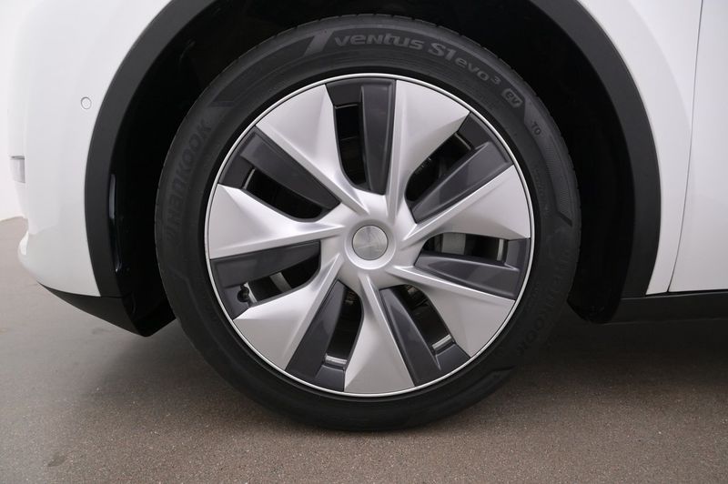 Tesla Model Y bild 27