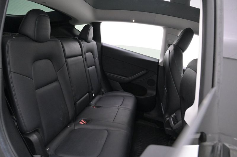 Tesla Model Y bild 25