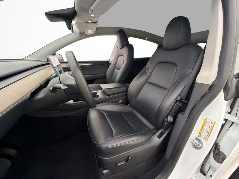 Tesla Model Y bild 14