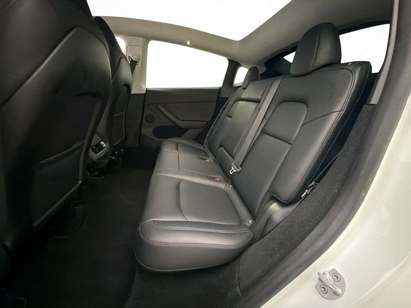 Tesla Model Y bild 17