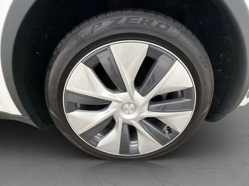Tesla Model Y bild 27
