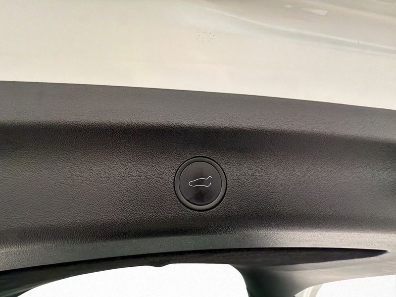 Tesla Model Y bild 13
