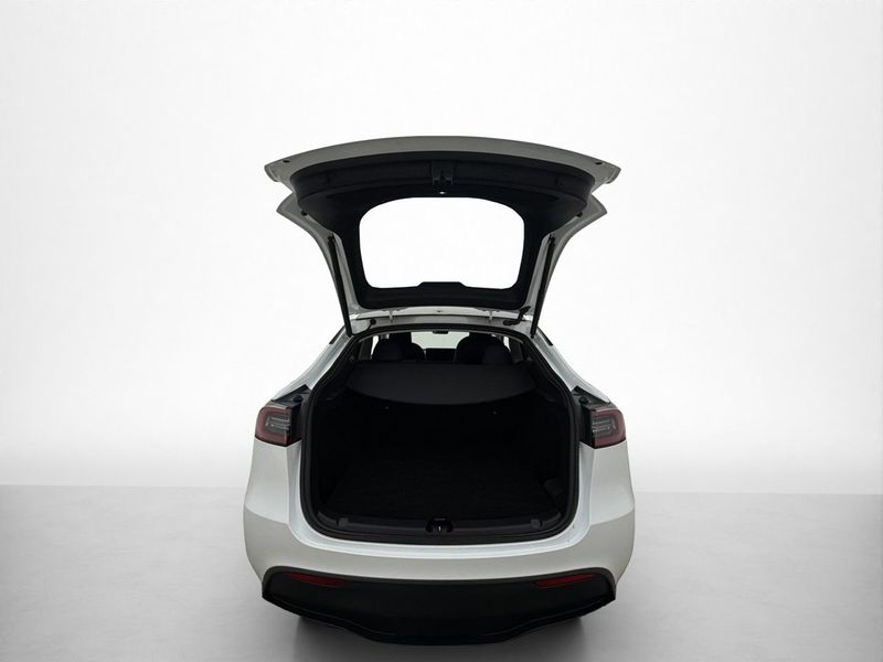Tesla Model Y bild 12