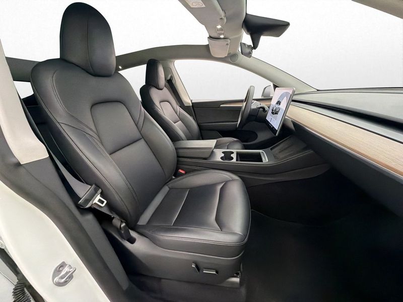 Tesla Model Y bild 16