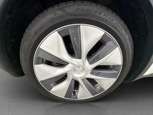 Tesla Model Y bild 28
