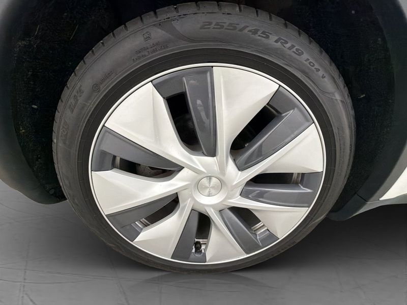Tesla Model Y bild 28