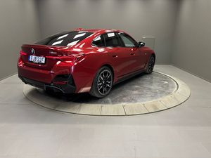 BMW i4 bild 5