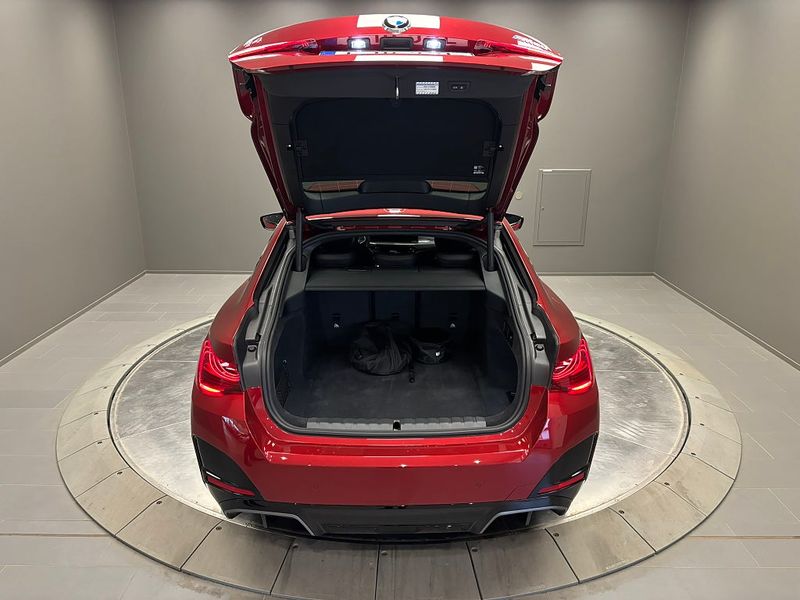 BMW i4 bild 12