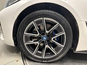 BMW i4 bild 10