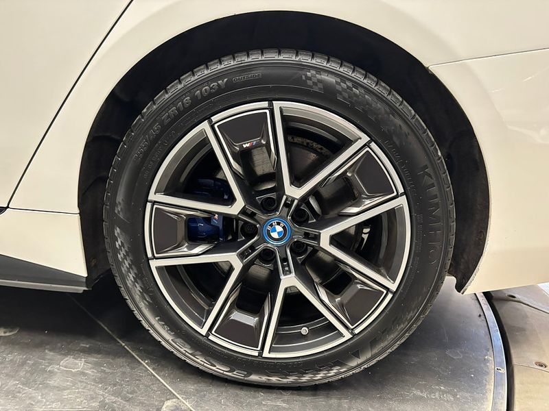 BMW i4 bild 9