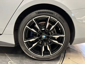 BMW i4 bild 12