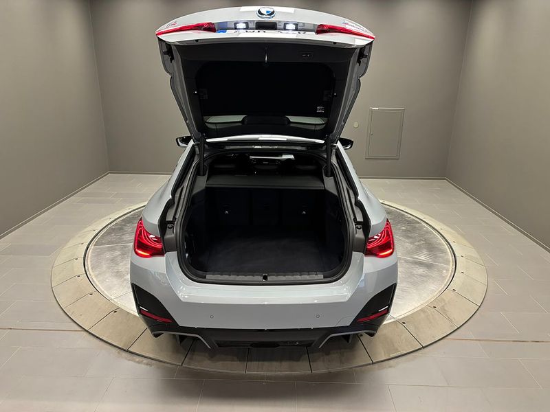 BMW i4 bild 14