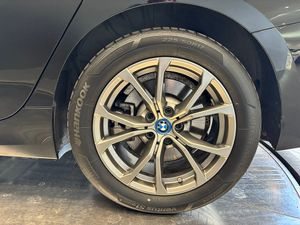 BMW 330 bild 9