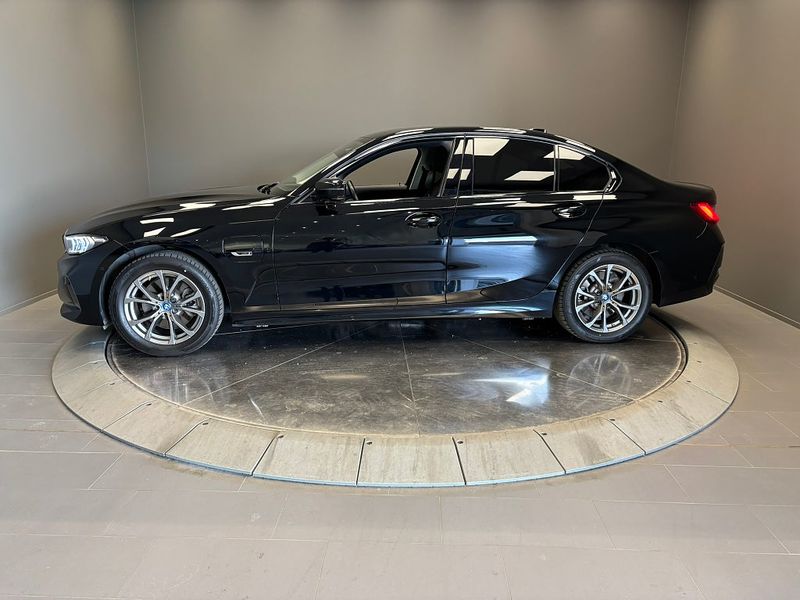 BMW 330 bild 2